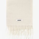 Jacquemus für damen: moderne looks für jeden anlass
